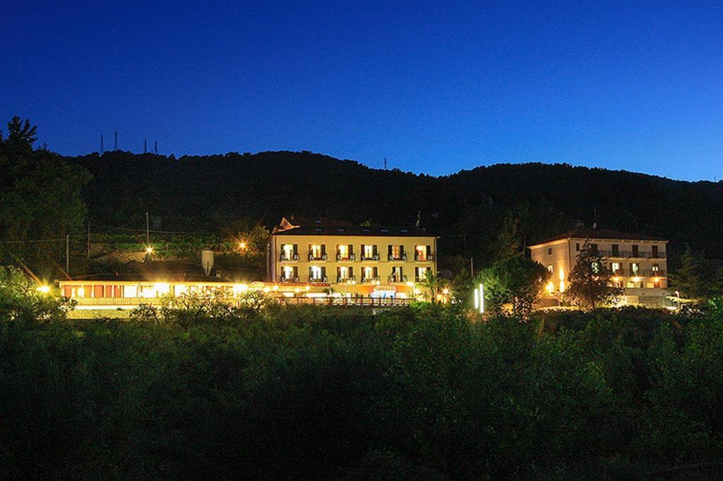 Albergo Ristorante San Matteo San Bartolomeo Al Mare Exterior photo